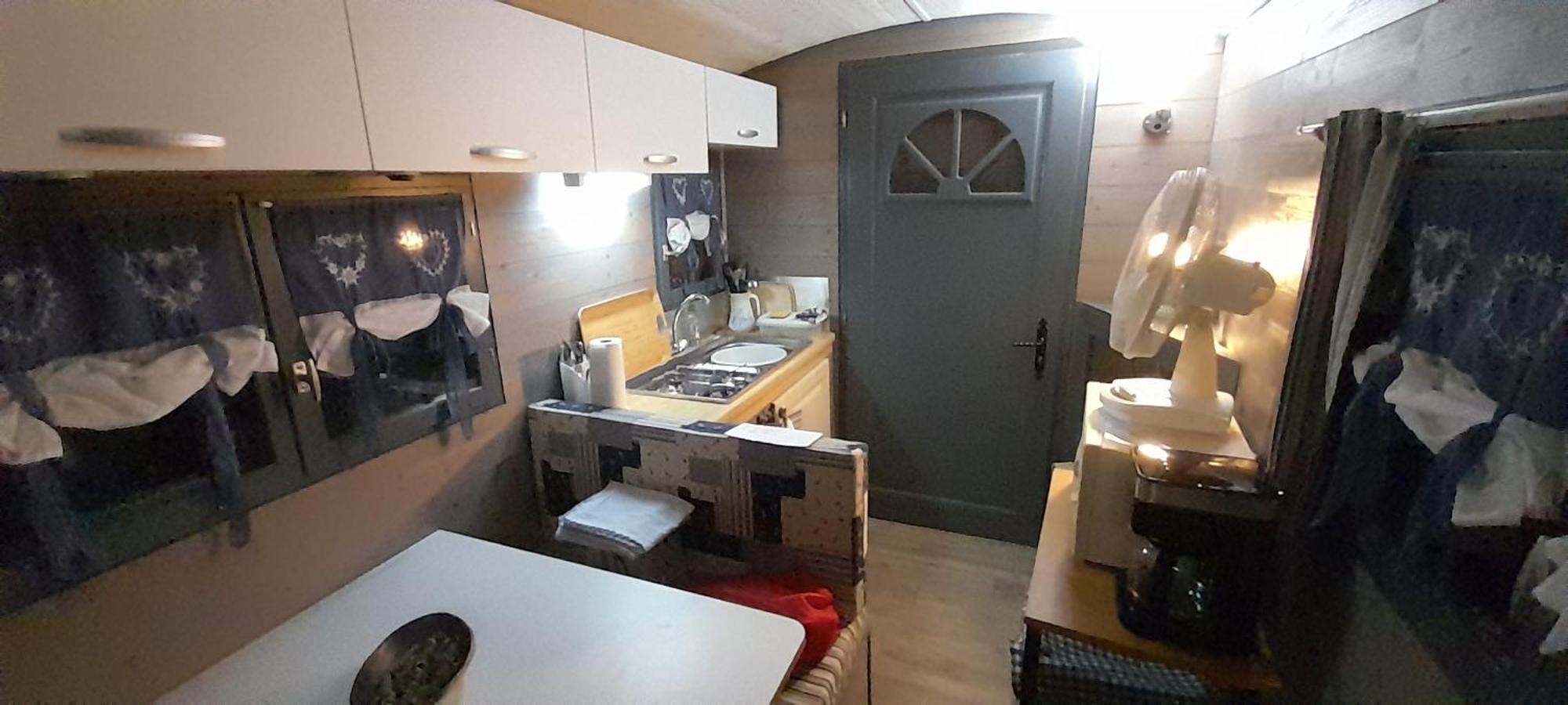 Location Type Gite, Chambre D'Hote, Meuble De Tourisme Dans Joli Petit Chalet Typique Et Ou Jolie Roulotte Type Boheme Waldighoffen Luaran gambar