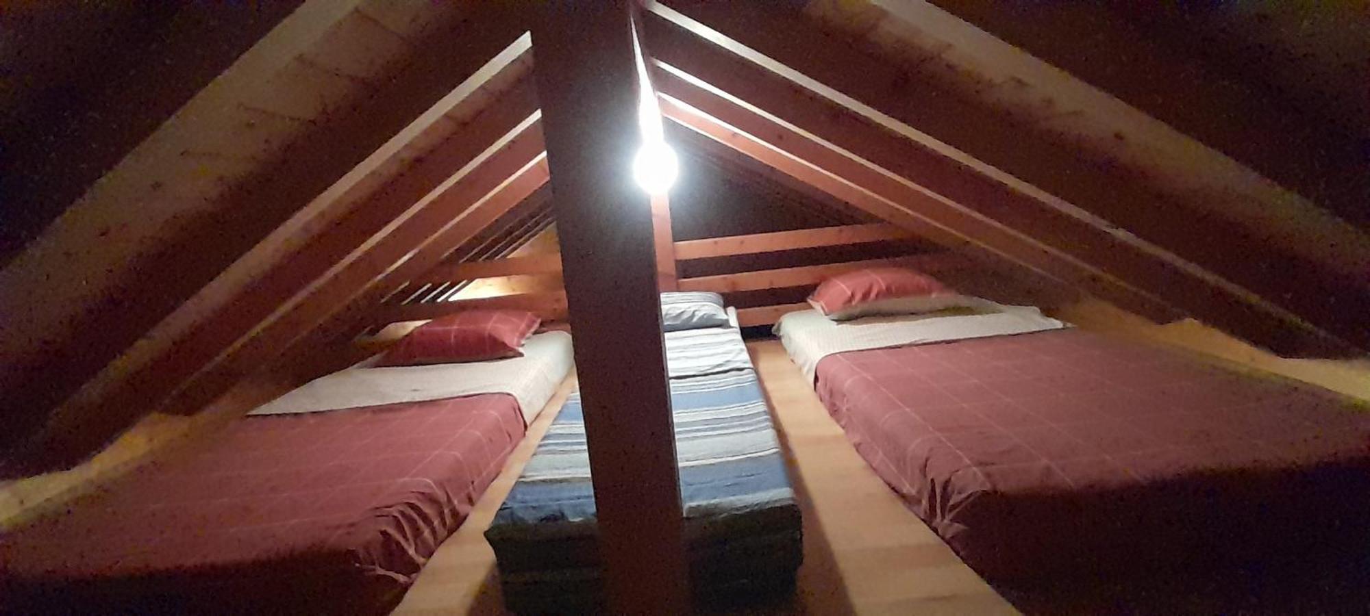 Location Type Gite, Chambre D'Hote, Meuble De Tourisme Dans Joli Petit Chalet Typique Et Ou Jolie Roulotte Type Boheme Waldighoffen Luaran gambar