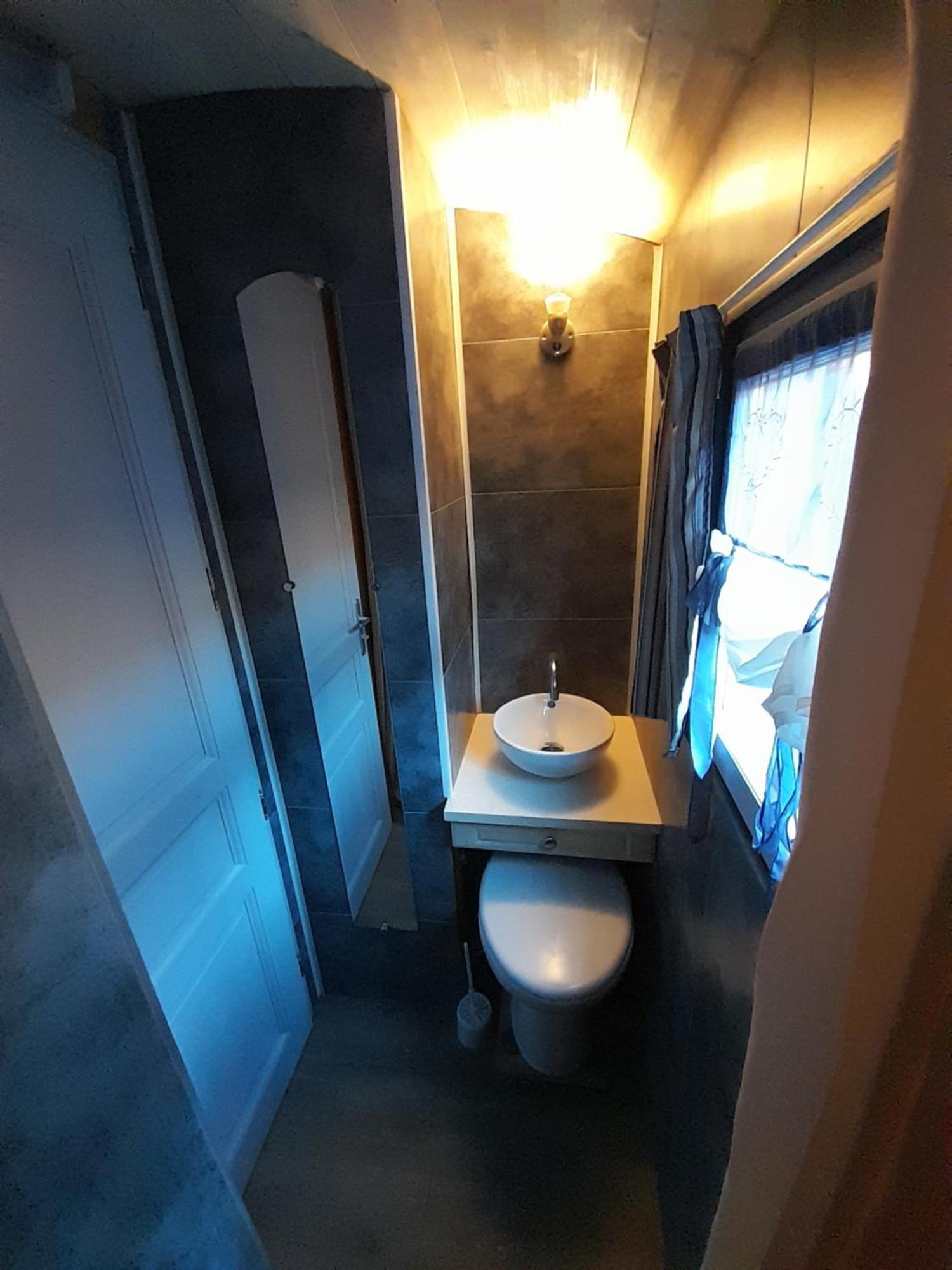 Location Type Gite, Chambre D'Hote, Meuble De Tourisme Dans Joli Petit Chalet Typique Et Ou Jolie Roulotte Type Boheme Waldighoffen Luaran gambar