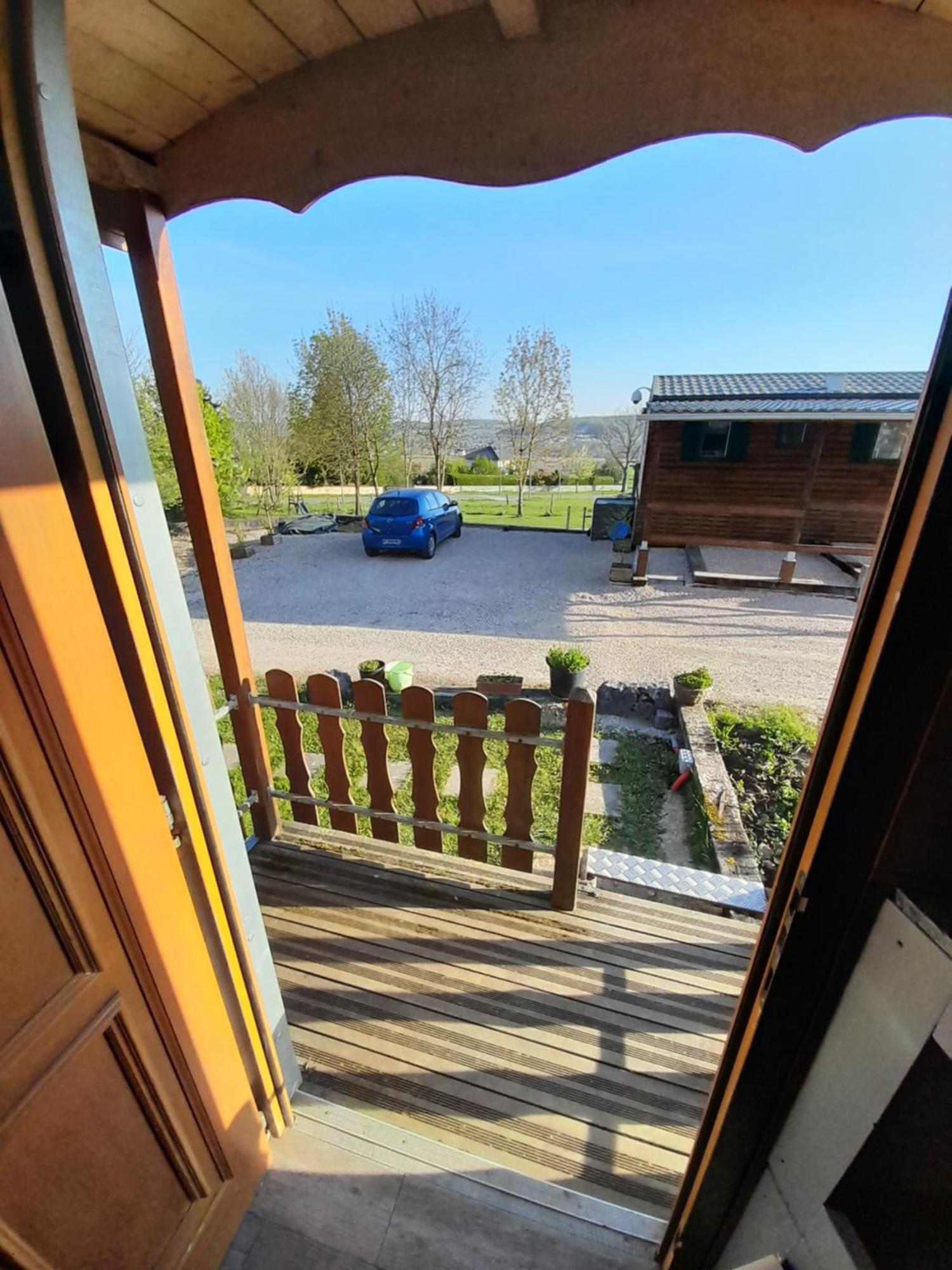 Location Type Gite, Chambre D'Hote, Meuble De Tourisme Dans Joli Petit Chalet Typique Et Ou Jolie Roulotte Type Boheme Waldighoffen Luaran gambar