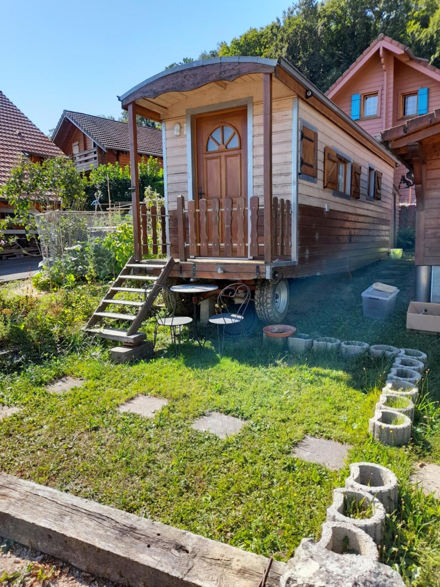 Location Type Gite, Chambre D'Hote, Meuble De Tourisme Dans Joli Petit Chalet Typique Et Ou Jolie Roulotte Type Boheme Waldighoffen Luaran gambar
